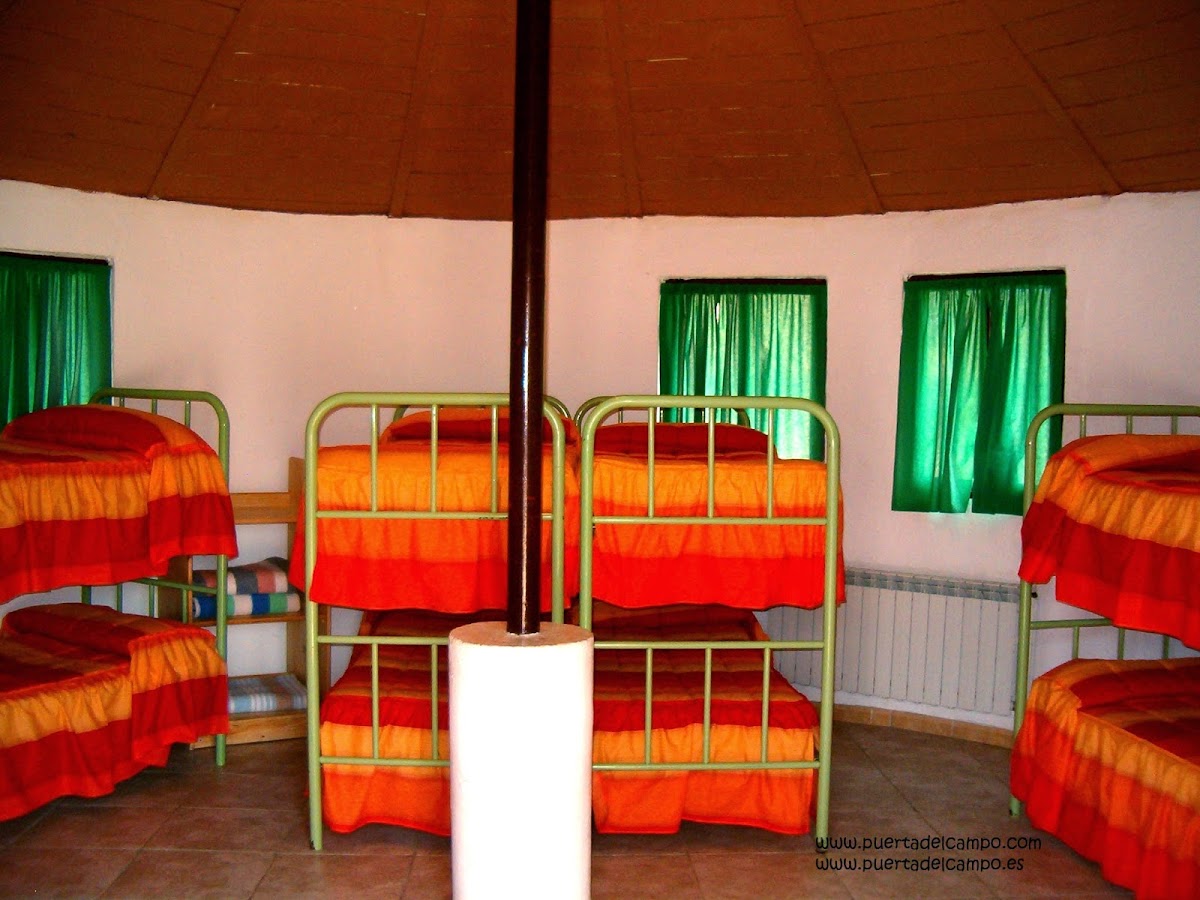ALBERGUE-GRANJA ESCUELA-RESTAURANTE "PUERTA DEL CAMPO"
