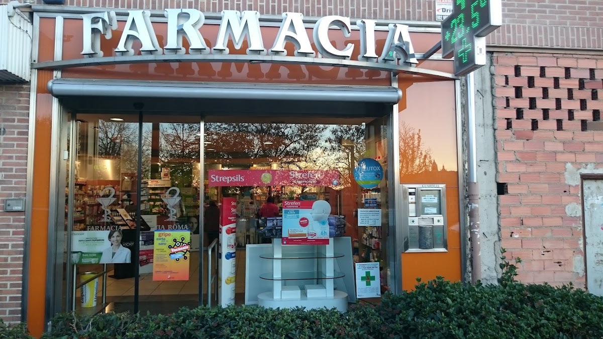Farmacia Vía Roma. Lda. Paula Postigo Rubio . Abierto a mediodía