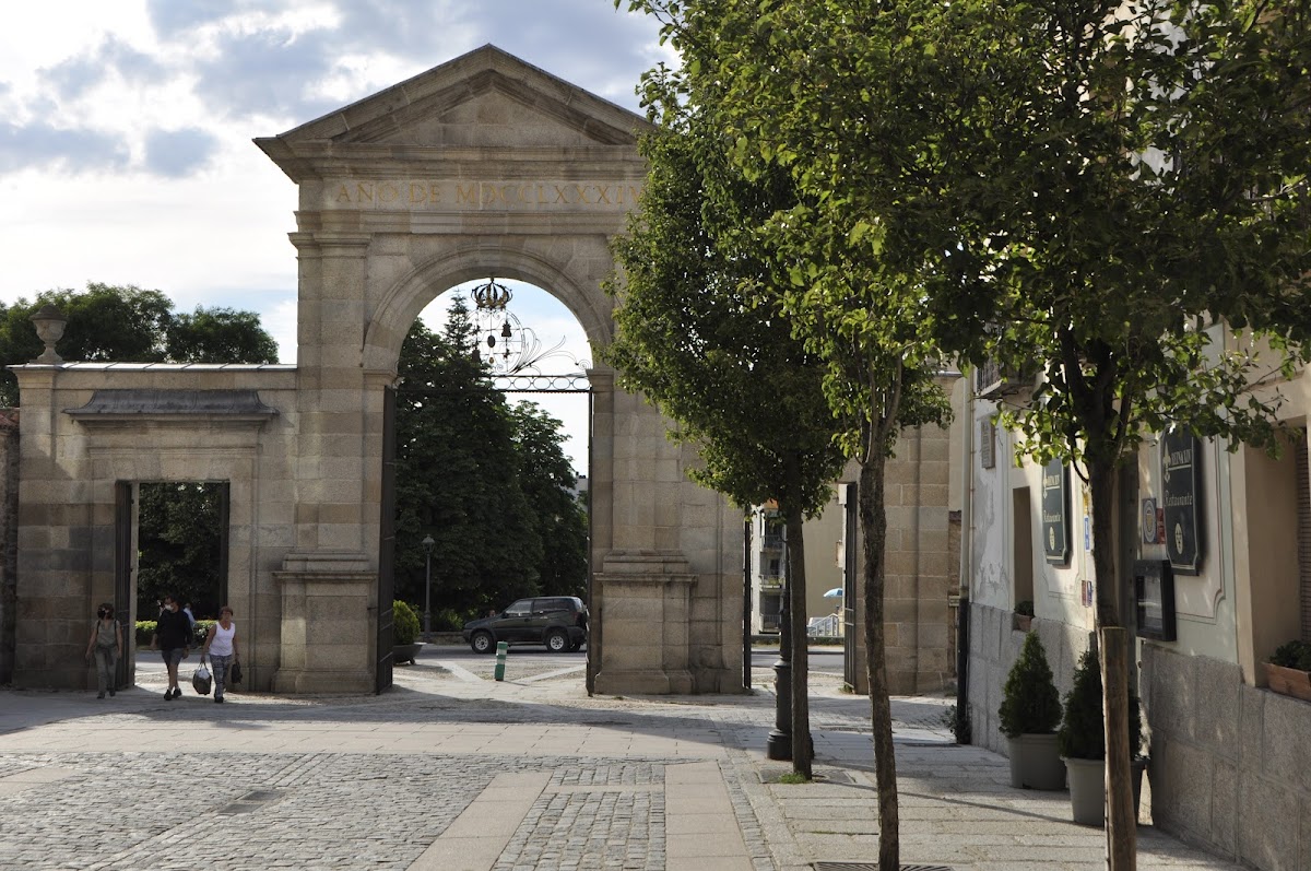 Puerta de la Reina
